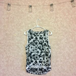 High-Low Floral Daisy Tank Top Black and White